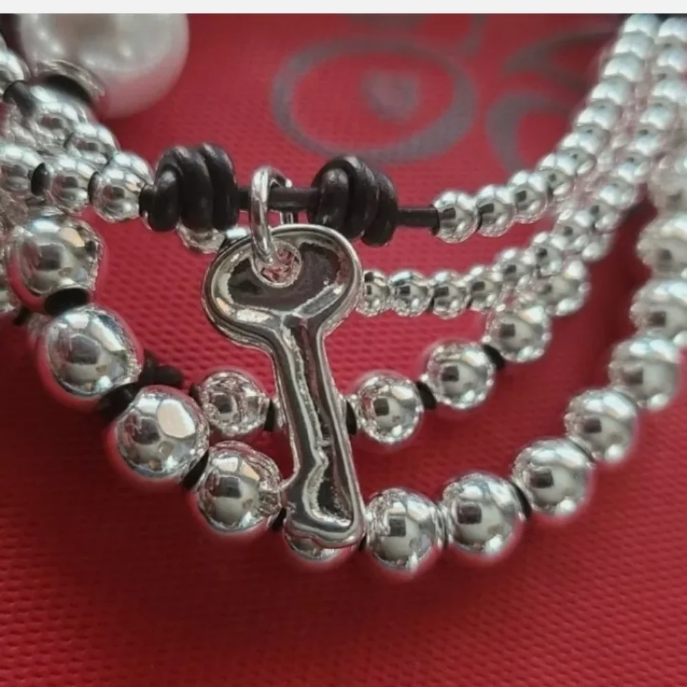 Uno de 50 Bracelet • En tu casa o en la Mia • Silver with Pearls